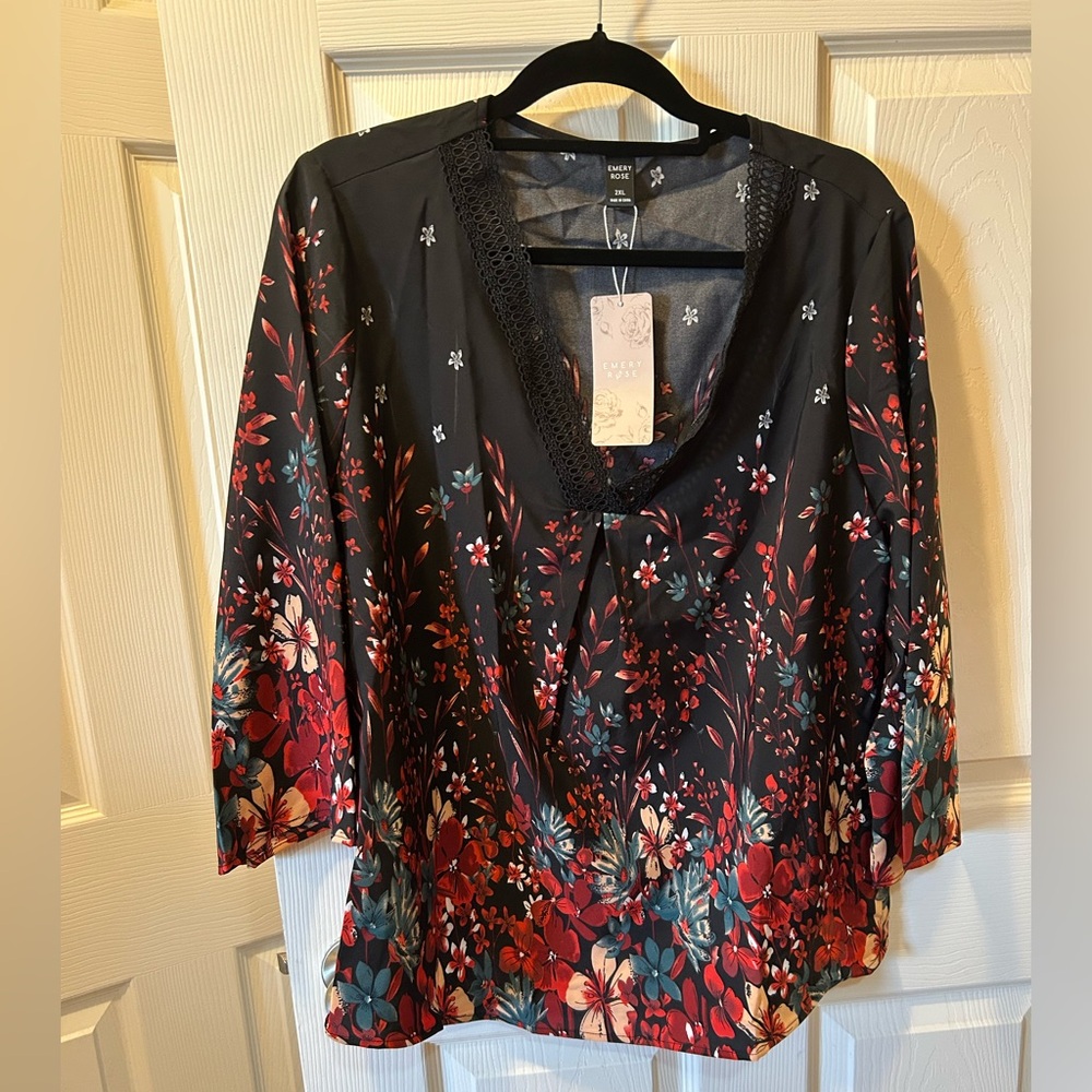 Emery Rose 2XL Floral Black and Red Women's Top Blouse 3/4 Sleeve Lace V-Neck